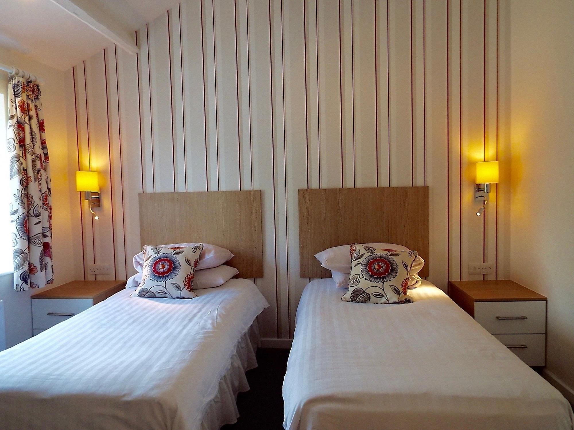 אמבלסייד Wateredge Inn- The Inn Collection Group מראה חיצוני תמונה